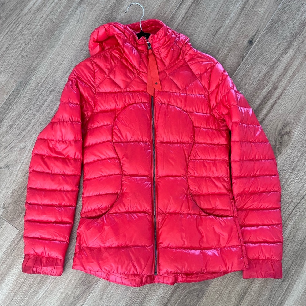 Lululemon puffer
Amazing condition 
Size 6